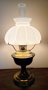 lot 82 image: Vintage Brass Aladdin Lamp