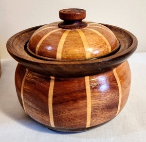 lot 84 image: Decorative Turned Wood Pieces