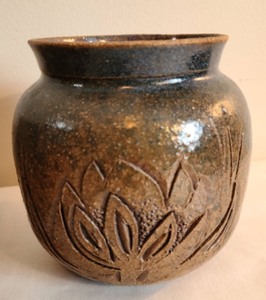 lot 105 image: Decorative Floral Pottery