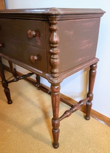 lot 112 image: Vintage Painted Accent Table