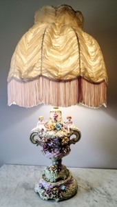 lot 119 image: Antique Capodimonte Porcelain Cherub Lamp