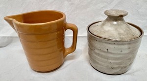 lot 230 image: 5 Pottery Items