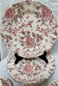 lot 237 image: Johnson Bros. Rose Chintz Luncheon Set for Four