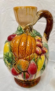 lot 231 image: Fruit and Vegetable Themed Decor