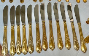 lot 211 image: Rostfrei Edelstahl 2324K Gold Plated Flatware