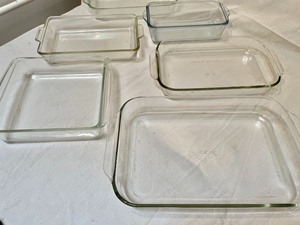 lot 214 image: Pyrex and Fire King Bakeware Items