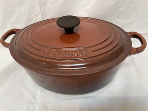 lot 213 image: Le Creuset Bakeware