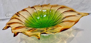 lot 207 image: Beautiful Art Glass Bowl
