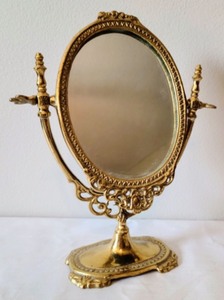 lot 135 image: Gold Vanity Decor