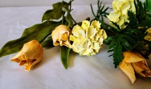 lot 137 image: Vintage Porcelain Flowers