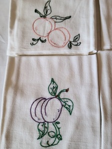 lot 151 image: Vintage Embroidered Dish Towel Set
