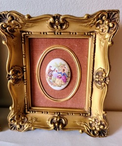 lot 156 image: Pair of Small Vintage Decorative Frames