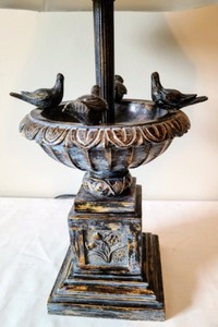 lot 169 image: Beautiful Bird Bath Table Lamp
