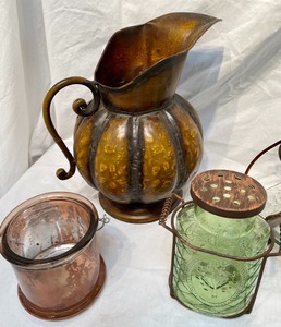 lot 261 image: Home Decor Lot