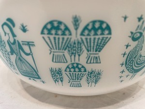 lot 260 image: Vintage Pyrex Bowl