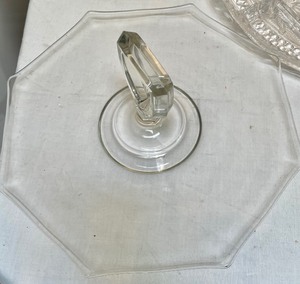 lot 262 image: Clear Glass Serving Items