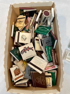 lot 266 image: Matches, 2 Small Railroad Cars and a Vintage Nabisco Tin