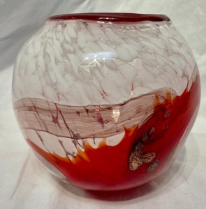lot 267 image: Brilliant Red Art Glass