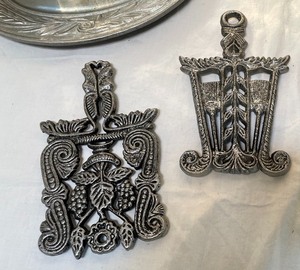 lot 273 image: Stellar Serving Items
