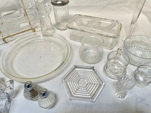 lot 276 image: Clear Glass Serving Items