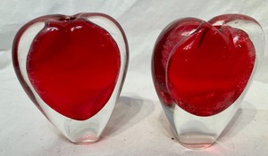 lot 287 image: Heart Themed Decor and Cardinal Salt & Pepper Shakers