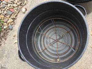 lot 330 image: 2 Metal Canning Cooker Pots