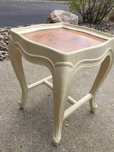 lot 332 image: Vintage Wooden Accent Table By Baker Furniture