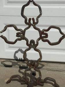lot 311 image: Metal Sculpture Garden Cross