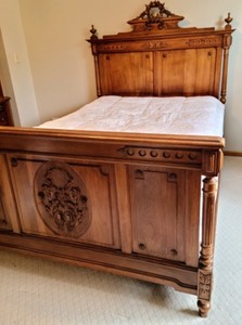 lot 171 image: Amazing Antique Carved Wooden Bed