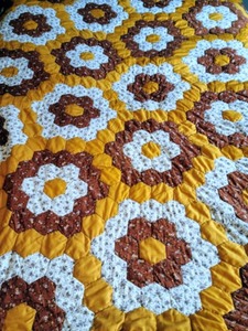lot 172 image: Vintage Orange Quilt