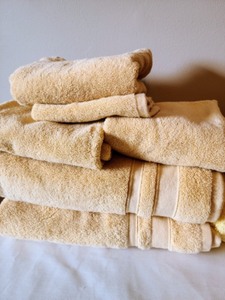 lot 179 image: Bath and Hand Towels