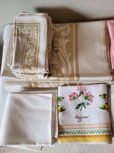 lot 184 image: Vintage Linens