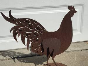 lot 318 image: Rusty Metal Chicken Patio Sculpture