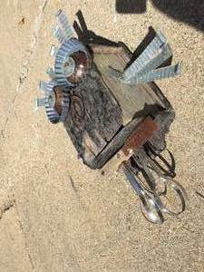 lot 319 image: Fun Lawn Deco Whatchamacallit- Fantastic Steampunk Creature