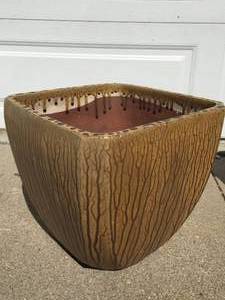 lot 329 image: 3 Large Ceramic Planters