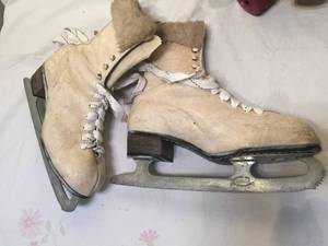 lot 374 image: Vintage Ice Skates and Roller Skates