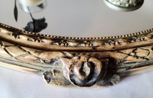 lot 63 image: Pretty Gold Decor