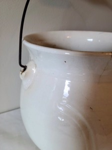 lot 62 image: Vintage Ceramic Handled Planter
