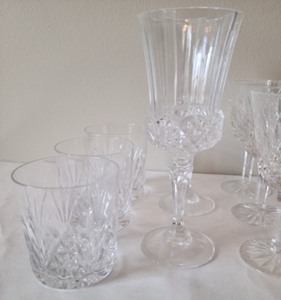 lot 291 image: Vintage Glassware