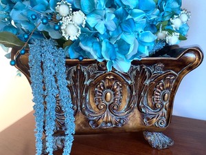 lot 10 image: Beautiful Four Piece Home Decor Grouping