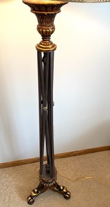 lot 17 image: Beautiful Floor Lamp