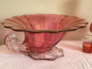 lot 28 image: Cranberry Vintage Glassware