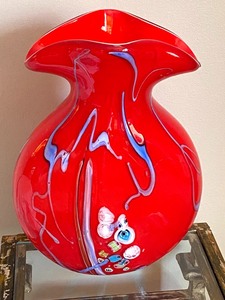 lot 25 image: Beautiful Murano Art Glass Vase