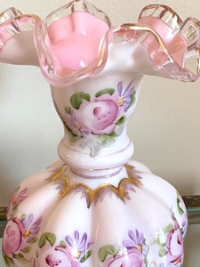 lot 24 image: Hand Painted Fenton Vase