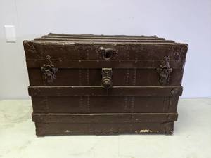 lot 104 image: Rustic Antique Steamer Trunk