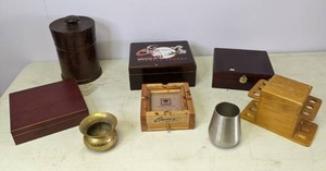 lot 107 image: Humidors, Spittoons, Pipe Holders, Tobacco Jar