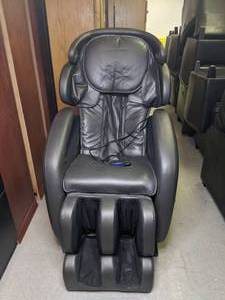 lot 1 image: Apex Aurora Massage Chair