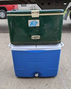 lot 74 image: Two Coolers Vintage & Modern