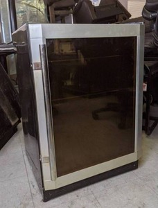lot 49 image: Magic Chef Beverage Cooler