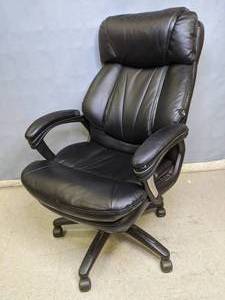lot 42 image: Padded Rolling Office Chair (1 of 5)
